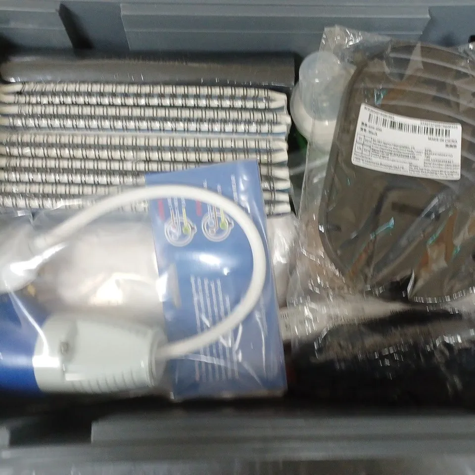 APPROXIMATELY 12 ASSORTED HOUSEHOLD ITEMS TO INCLUDE UK CONVESRION LEAD, INTELLIGENT LEAD, BABY BOTTLE, ETC