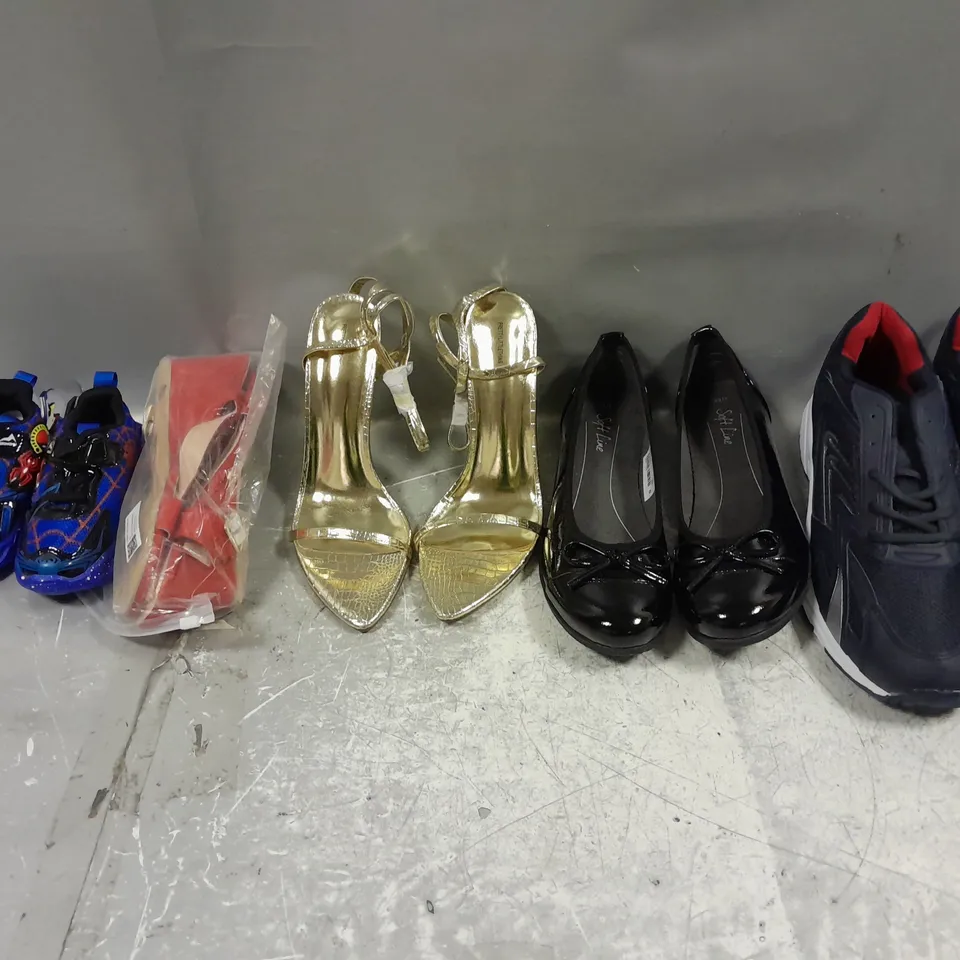 BOX OF APPROXIMATELY 15 PAIRS OF ASSORTED SHOES IN VARIOUS STYLES, COLOURS AND SIZES