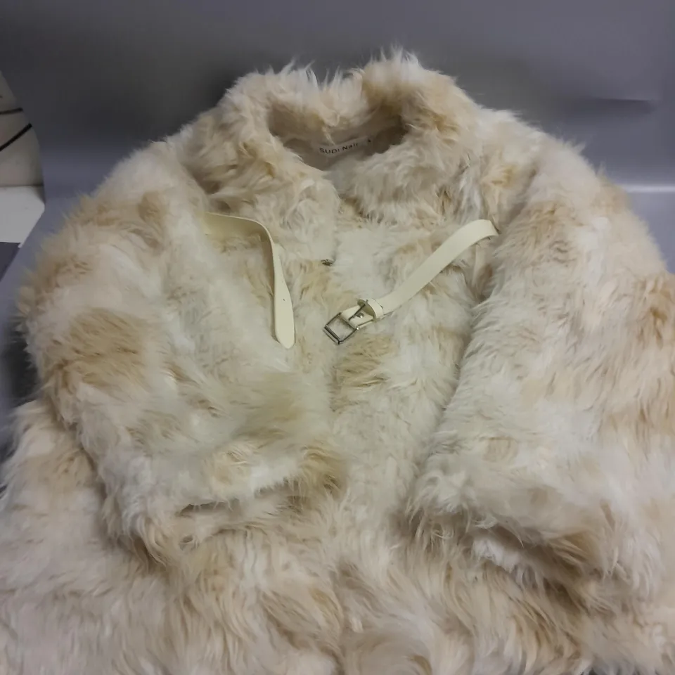 LADIES CREAM FAUX FUR COAT ZIP FASTENING SIZE MEDIUM