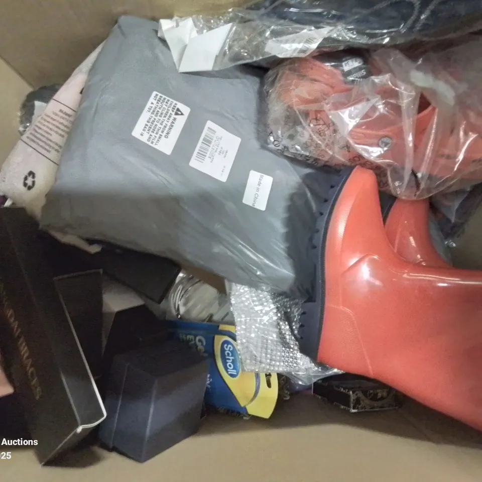 BOX CONTAINING LARGE QUANTITY OF MIXED EVERYDAY HOUSEHOLD ITEMS JEWELLERY ETC. TO INCLUDE: JEWELLERY GIFT SETS, CROCS, SPIDERMAN SUIT, AND LOTS MORE