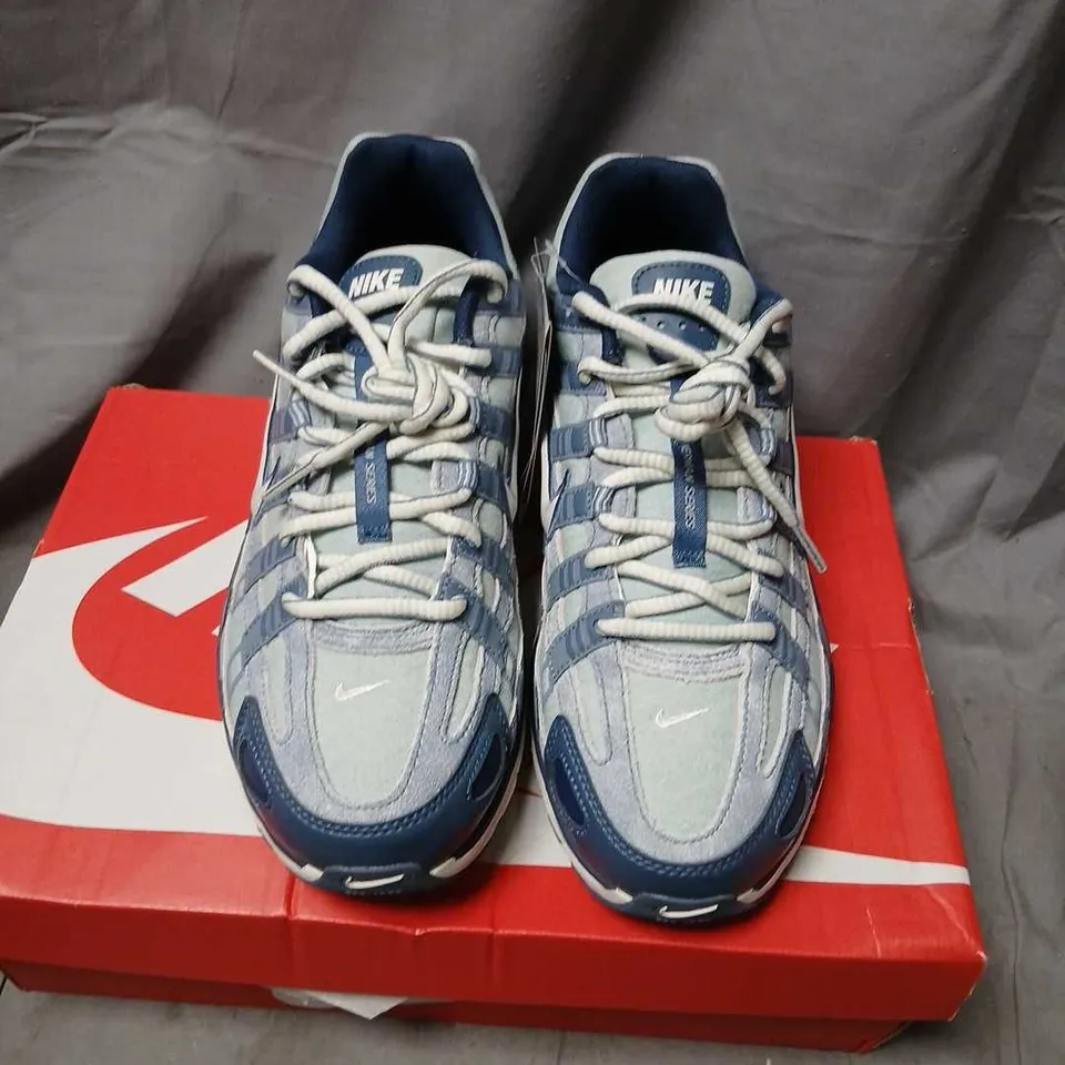 NIKE P-6000 SE SNEAKERS – BLUE/PEARL, UK 8 (US 9)
