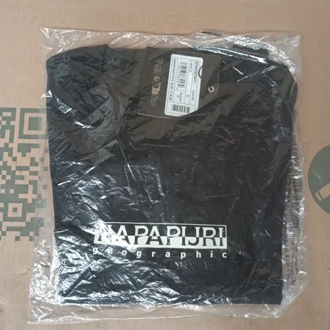 bagged napapijri relaxed fit t-shirt in black size xl