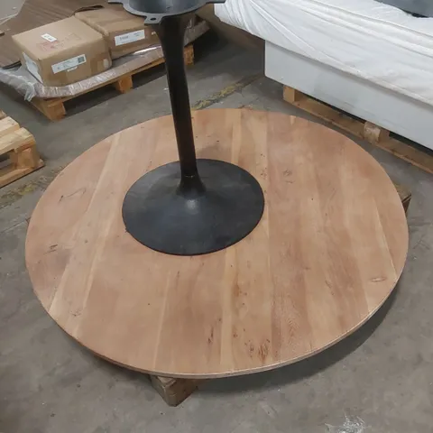 LIGHT & LIVING ACACIA WOOD DINING TABLE // SIZE: 140cm W X 78cm H