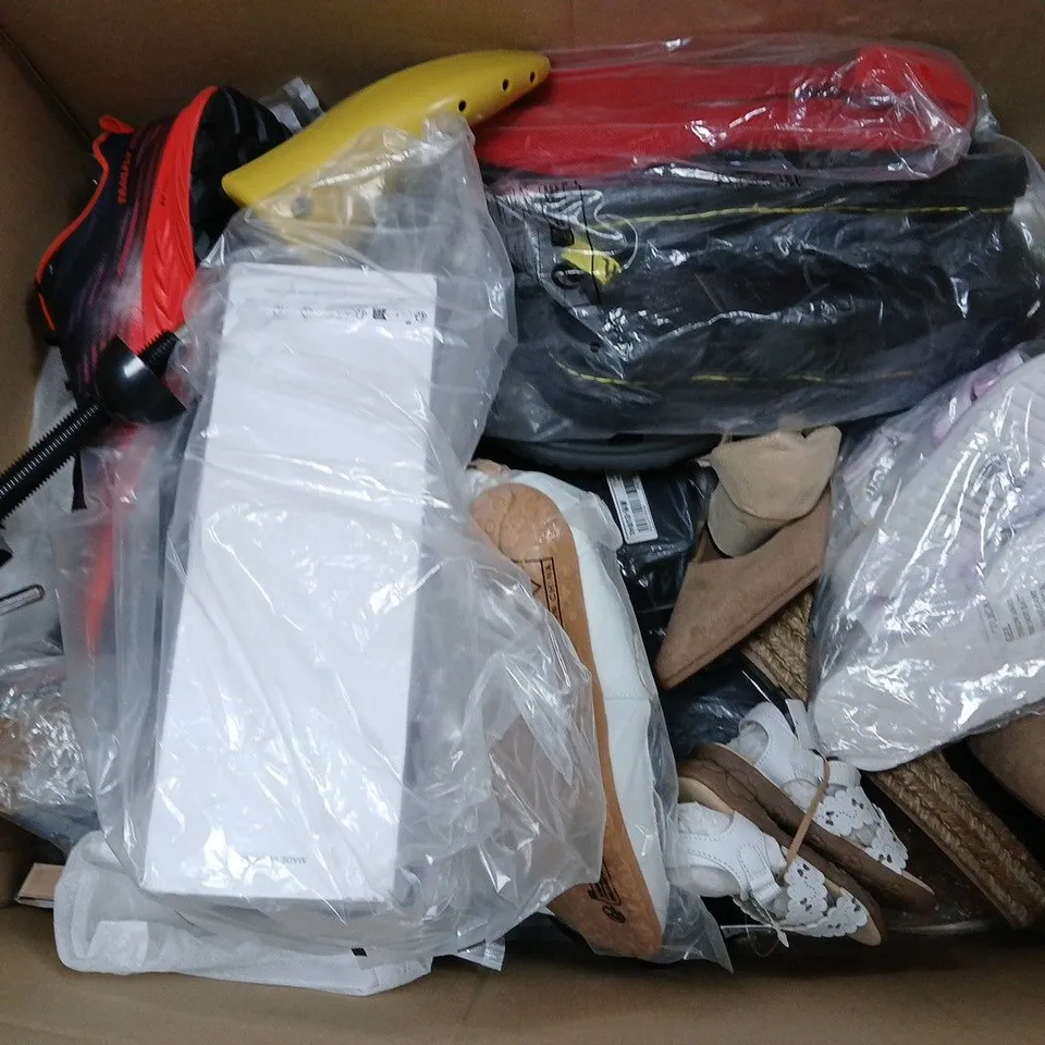 BOX OF APPROXIMATELY 12 ASSORTED SHOES TO INCLUDE WEDGE SHOES, SANDALS, AND TRAINERS ETC