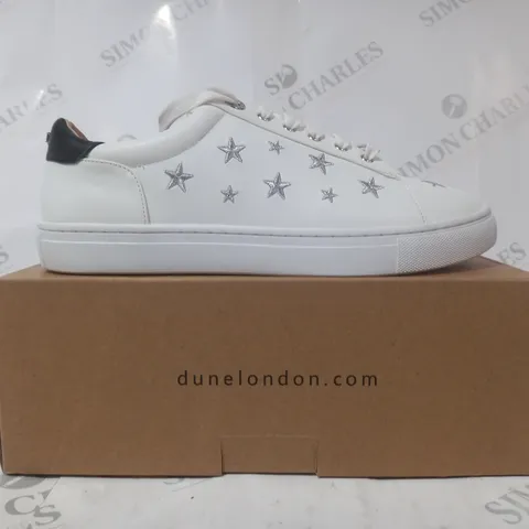 BOXED PAIR OF DUNE LONDON 081 ECLIPTI STAR EMBROIDERED SHOES IN WHITE SIZE 6