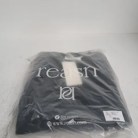 REASN WOMEN'S PETITE BODYFIT SHORT SLEEVE TRACKSUIT TOP – CORE BLACK, UK 10
