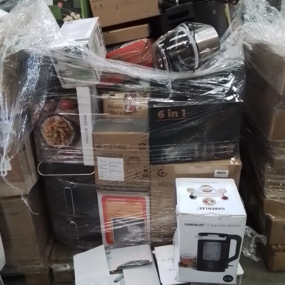 PALLET CONTAINING A LARGE QUANTITY OF ELECTRICAL PRODUCTS TO INCLUDE;DEEP FAT FRYER,VACUUM CLEANER,KETTLE 