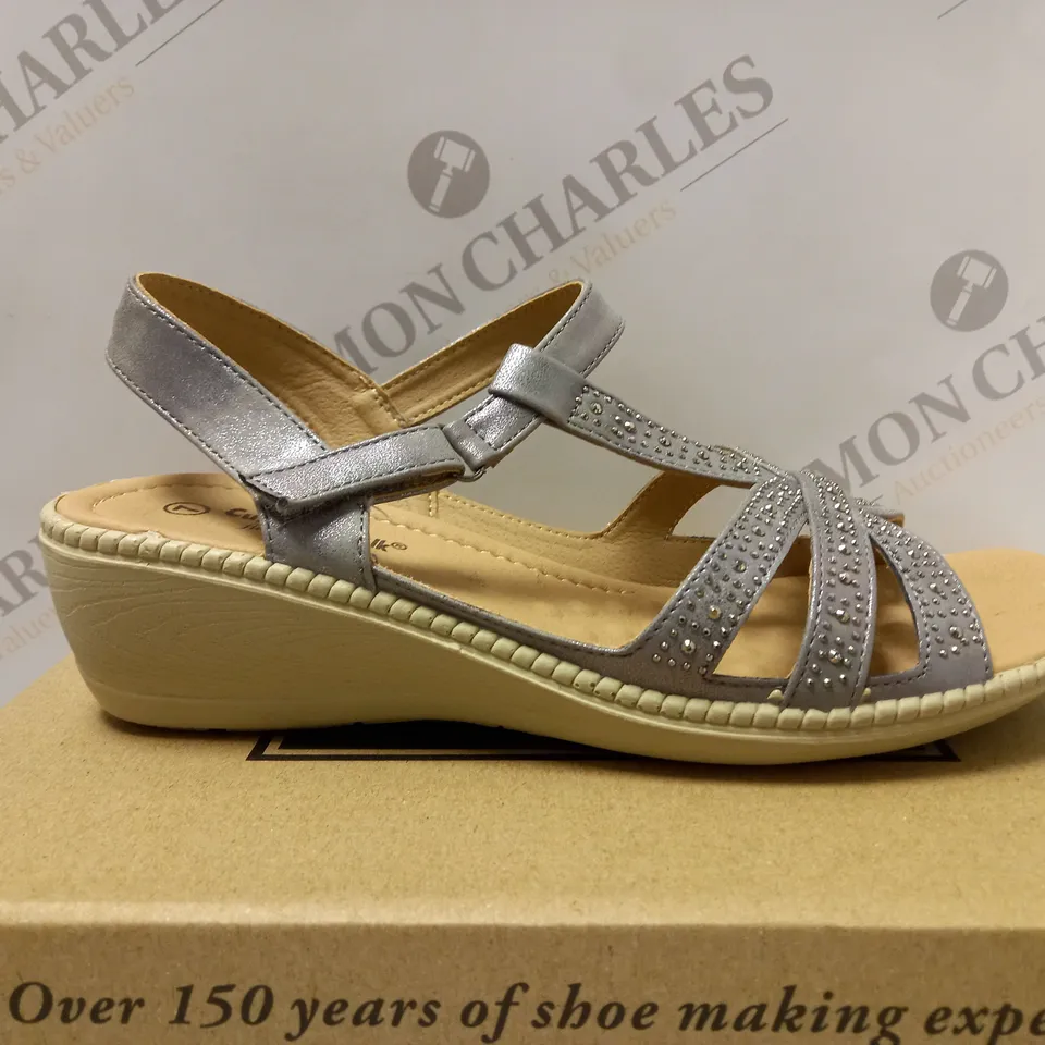 BOXED PAIR OF CUSHION WALK DIAMANTE TRIM SANDALS, PEWTER - SIZE 7