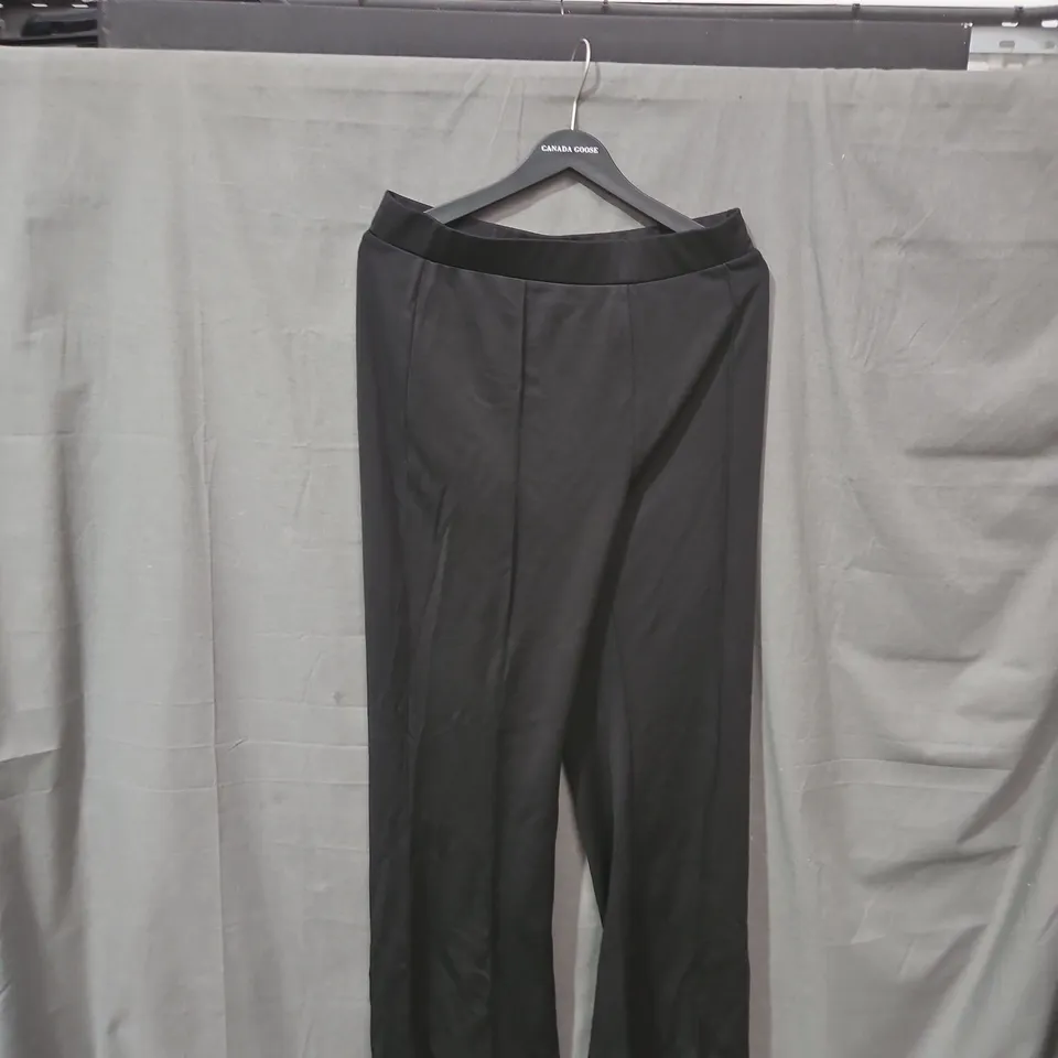 APPROXIMITLY 25 ITEMS INCLUDING JUMPSUIT TOPS PANTS ECT