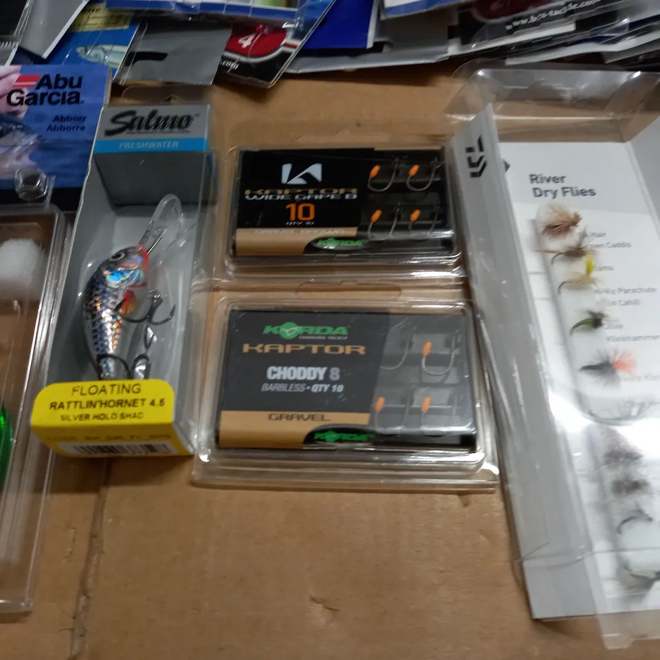 LOT OF ASSORTED FISHING ACCESSORIES 