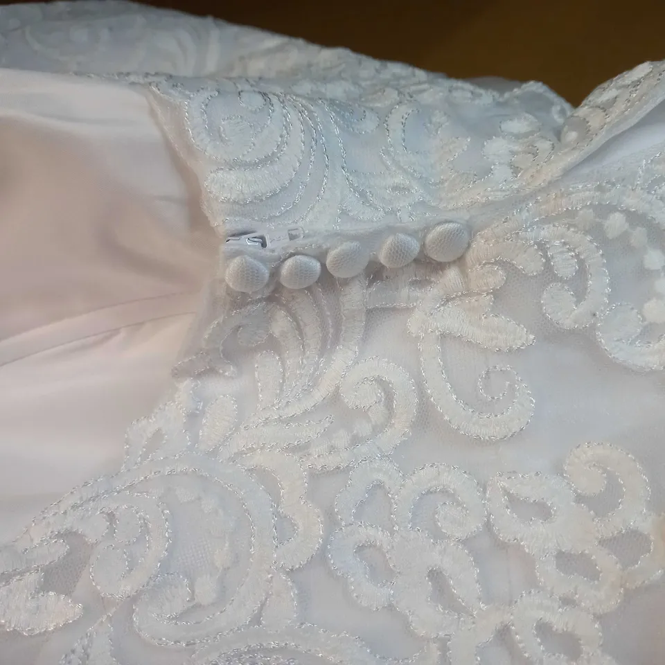 DESIGNER WHITE LACE DETAILED BODICE/NET SKIRTED WEDDING DRESS