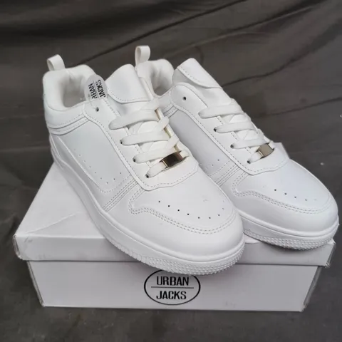 BOXED PAIR OF URBAN JACKS WHITE TRAINERS - 4