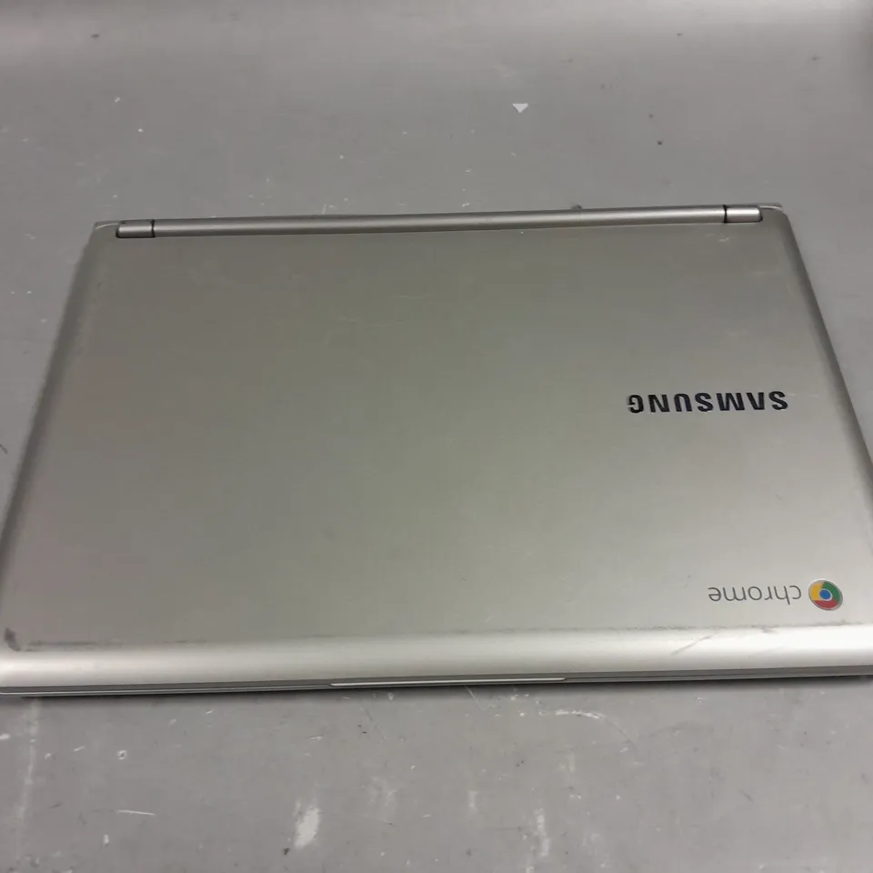 SAMSUNG NOTEBOOK XE303C12