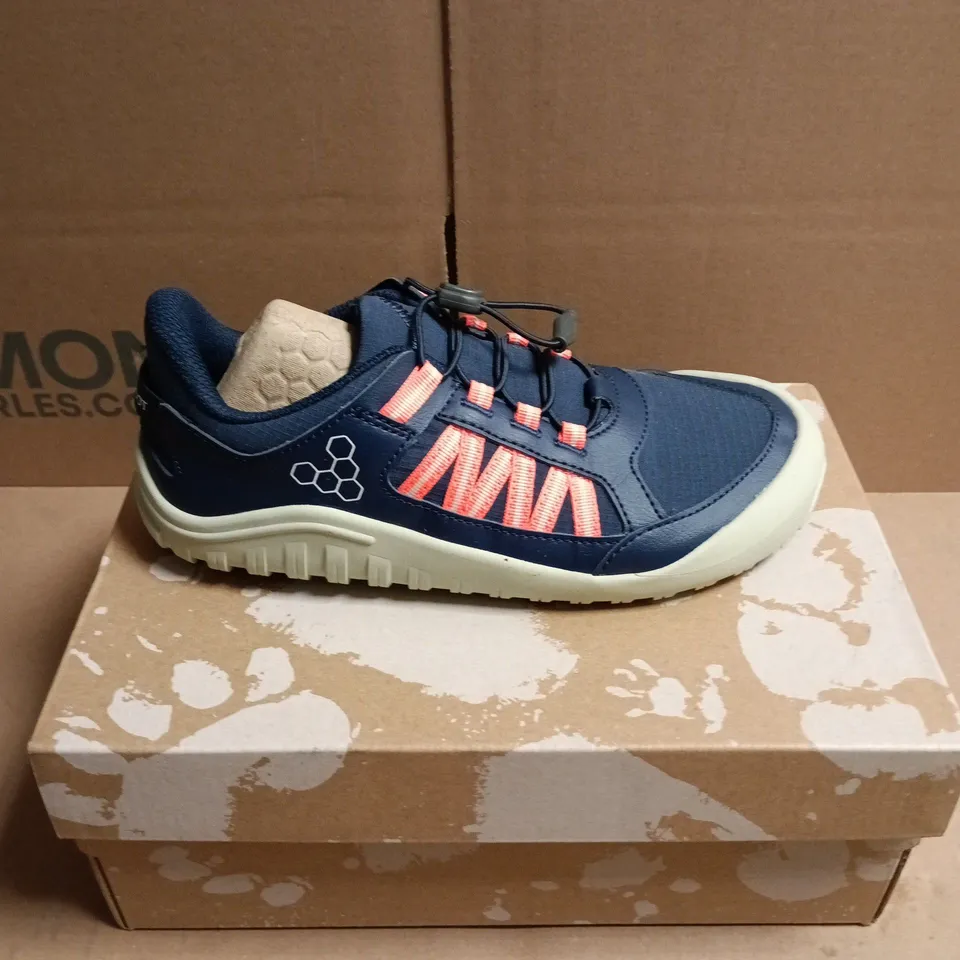 BOXED PAIR OF VIVOBAREFOOT EXPLORE AT KIDS' TRAINERS - 2