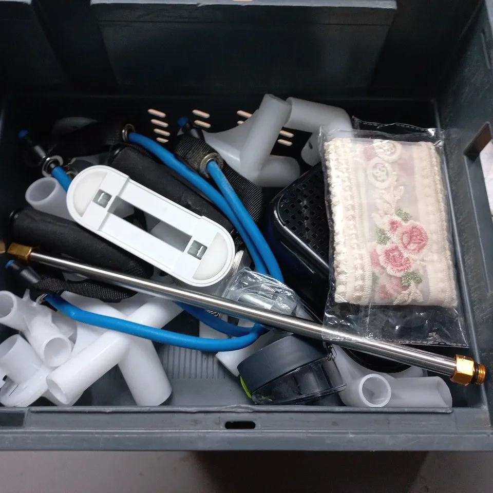 LOT OF APPROXIMATELY 18 ASSORTED HOUSEHOLD ITEMS TO INCLUDE PEST GLUE BOARDS AND PEG BAGS