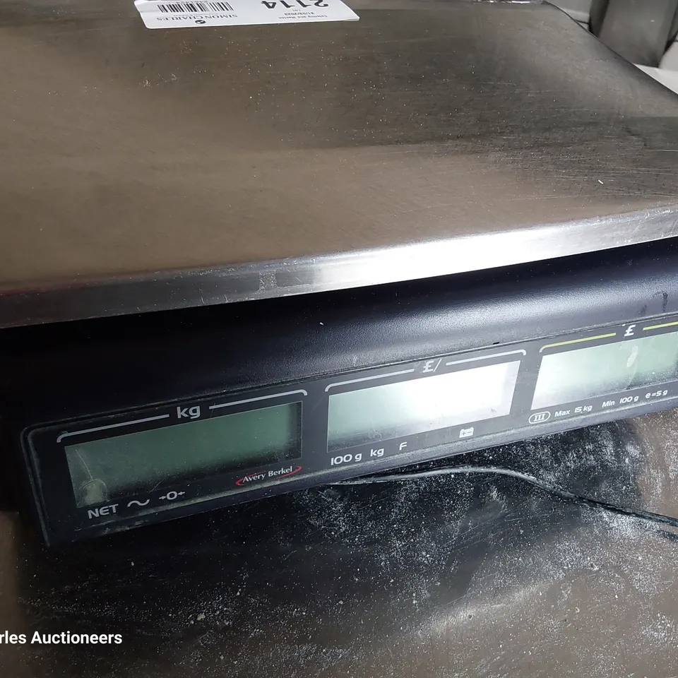 AVERY BERKEL DIGITAL SCALES WITH CUSTOMER DISPLAY