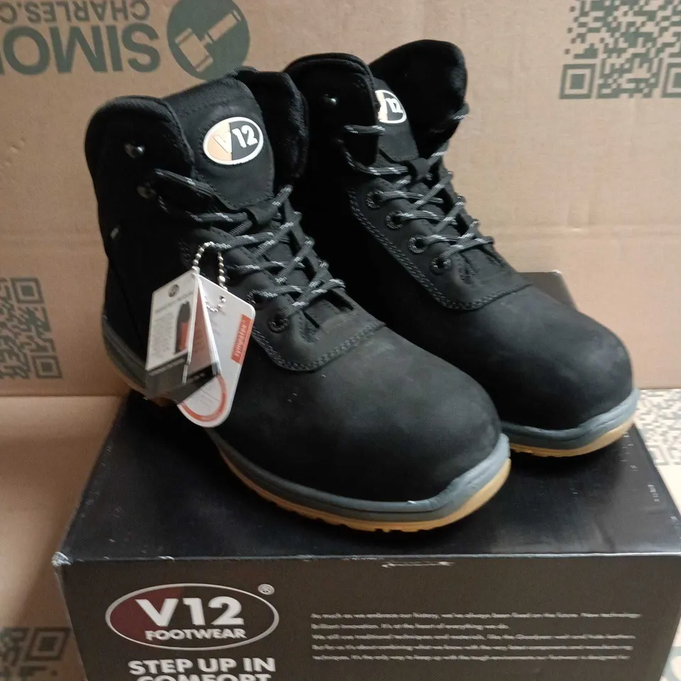 BOXED PAIR OF V12 FOOTWEAR LYNX IGS WATERPROOF BOOTS – BLACK, UK 9