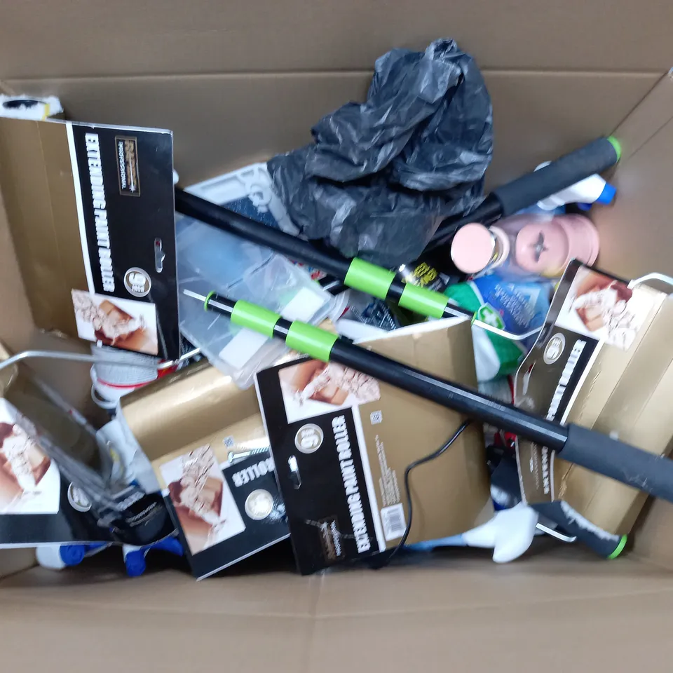 APPROXIMATELY 20 ASSORTED ITEMS TO INCLUDE TELESCOPIC PAINT ROLLER, AUTO EXTREME WHEEL CLEANER, ASTONISH PINE DISINFECTANT & CLEANER, ETC - COLLECTION ONLY