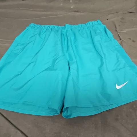 NIKE DRI-FIT SHORTS - SIZE M