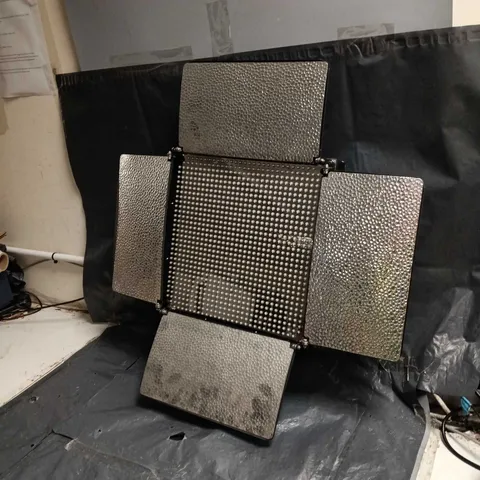 LED STUDIO LIGHT WITH HANDLE ATTACHMENT 