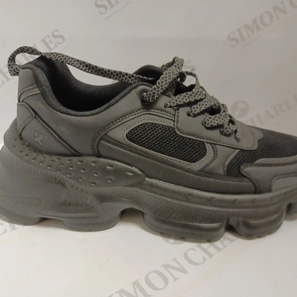 KOI VEGAN DARK SHADOW MEN'S ATOMIC TRAINERS - SIZE 9
