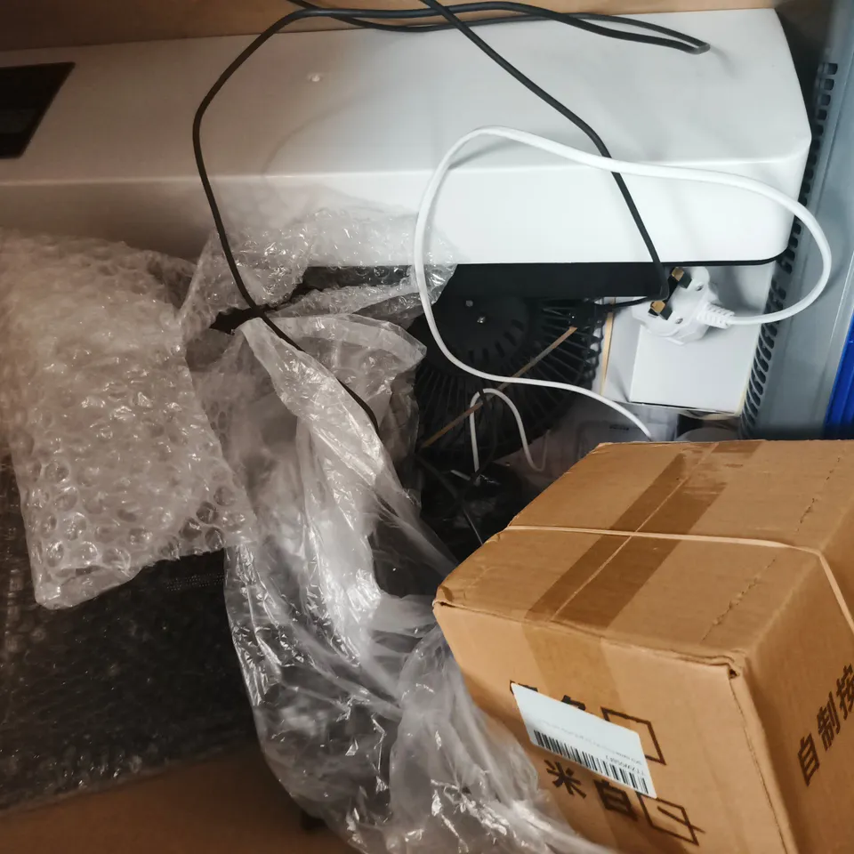 BOX OF APPROXIMATELY 10 ASSORTED HOUSEHOLD ELECTRICAL ITEMS TO INCLUDE KUWPBBT ELECTROSPRAY GUN, ETC