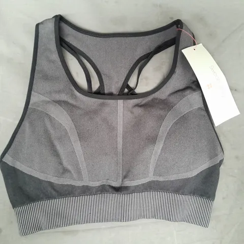 SWEATY BETTY SILHOUETTE SCULPT SEAMLESS SPORTS BRA IN DARK GREY/BLACK SIZE MEDIUM