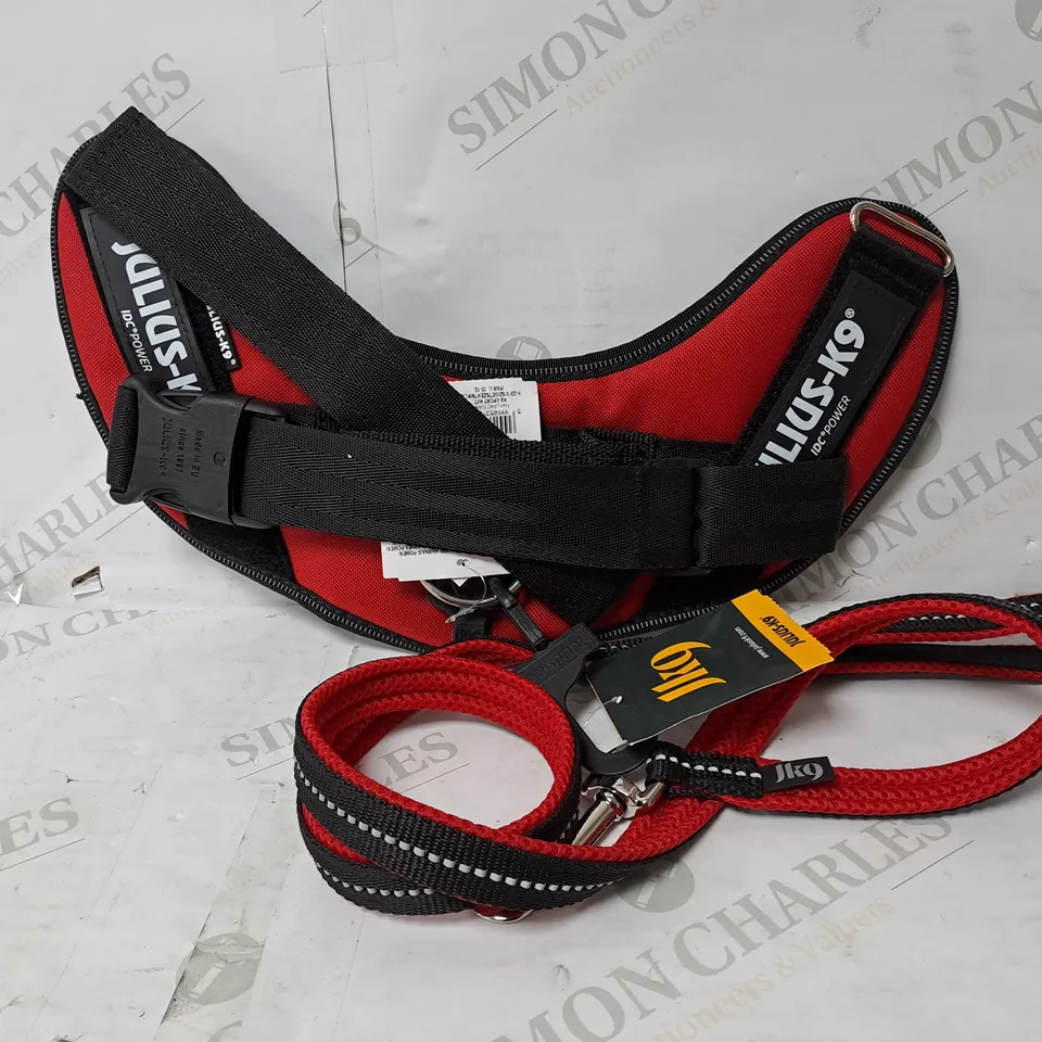 2 JULIUS-K9 PRODUCTS TO INCLUDE HARNESS SIZE MEDIUM AND POWER LEASH SIZE LARGE 