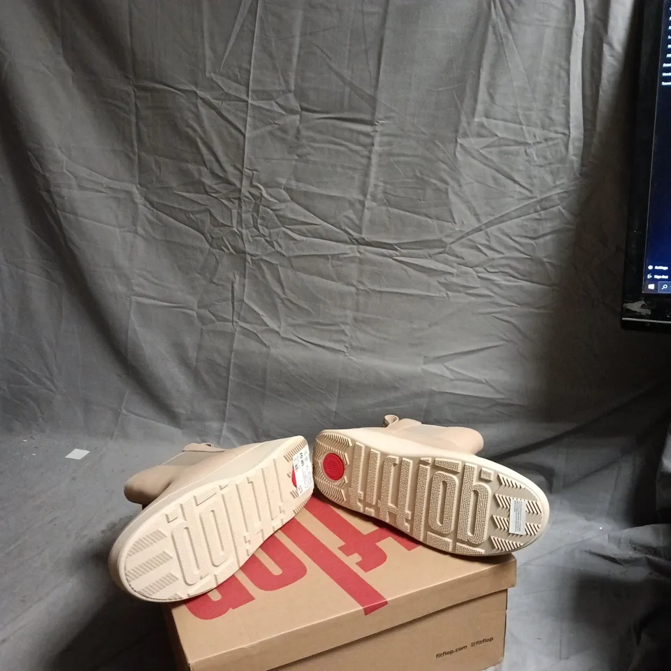 FITFLOP F-MODE LEATHER FLATFORM CHELSEA BOOTS – CLASSIC BEIGE, UK 7