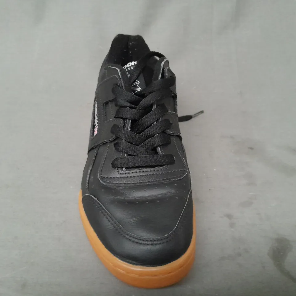 PAIR OF REEBOK SHOES IN BLACK UK SIZE 5.5