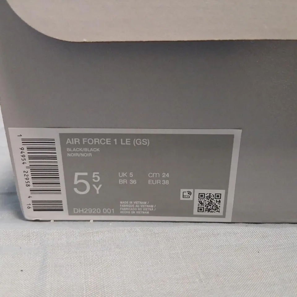 NIKE AIR FORCE 1 LE (GS) BLACK/BLACK – UK 5 (GS 5Y) SNEAKERS