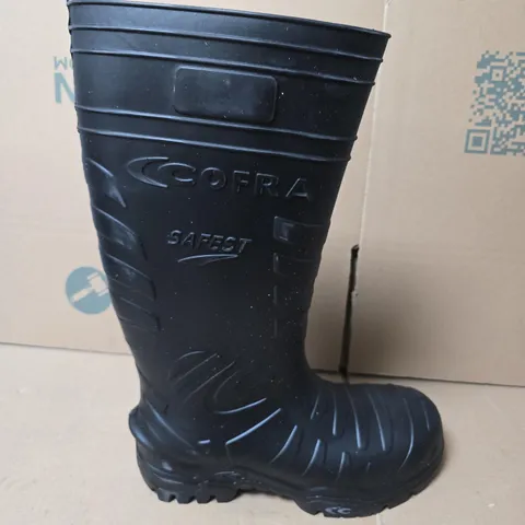 BOXED PAIR OF COFRA SAFEST BLACK SAFETY BOOTS S5 CI FO SR, UK 7 (EU 41)