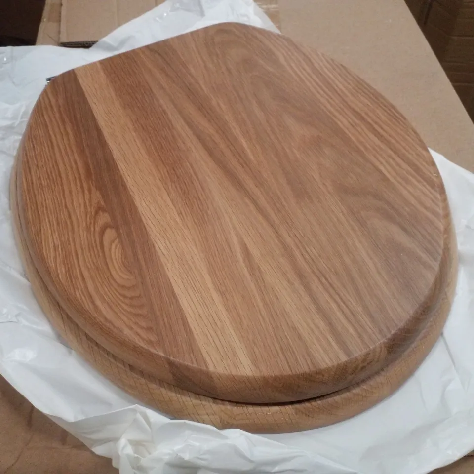 BOXED ROPER RHODES TRADITIONAL SOFT CLOSE TOILET SEAT - NATURAL OAK