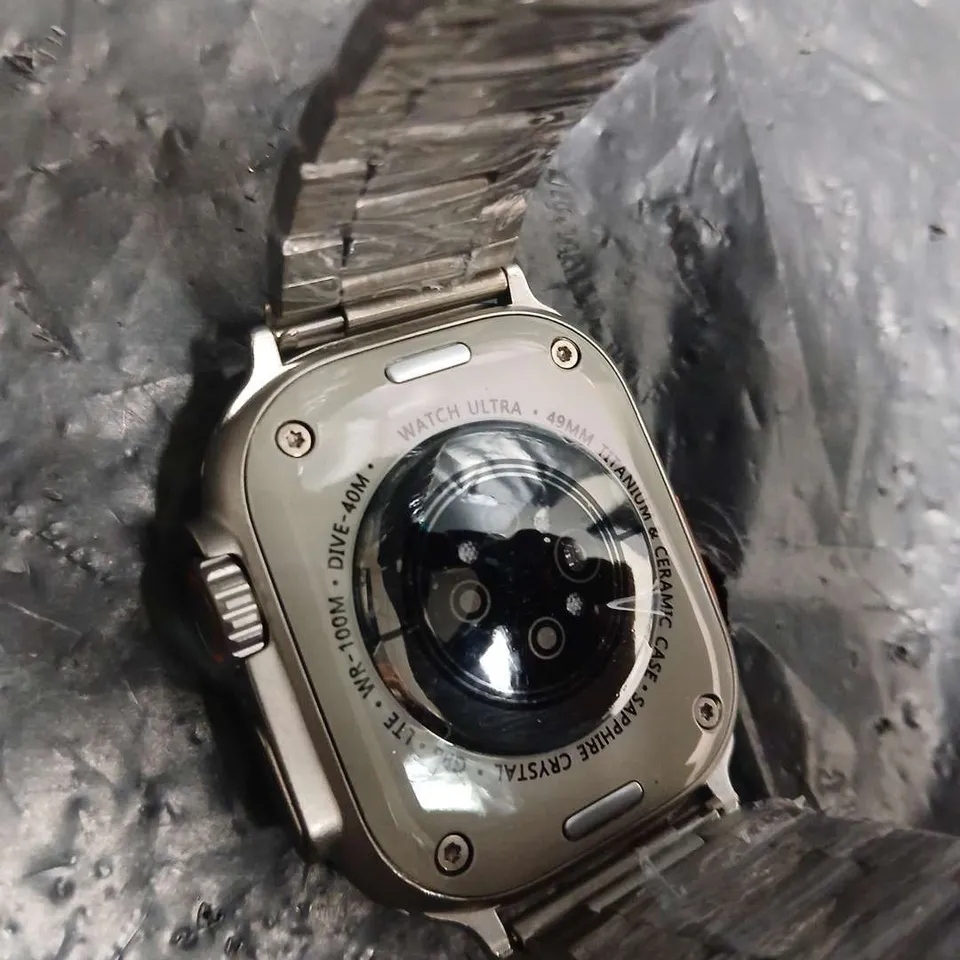 SMARTWATCH ULTRA 49MM TITANIUM & CERAMIC CASE – STAINLESS STEEL BRACELET