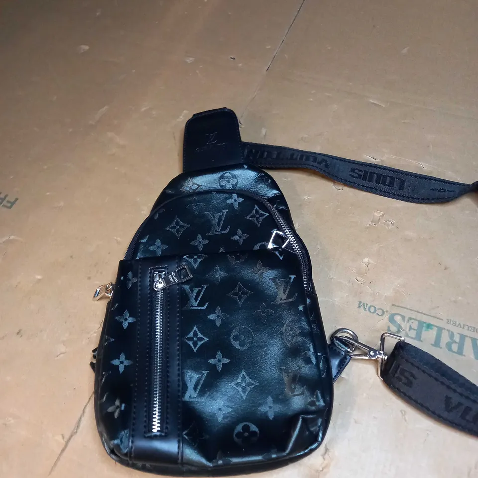 LOUIS VUITTON CROSS BODY BAG 
