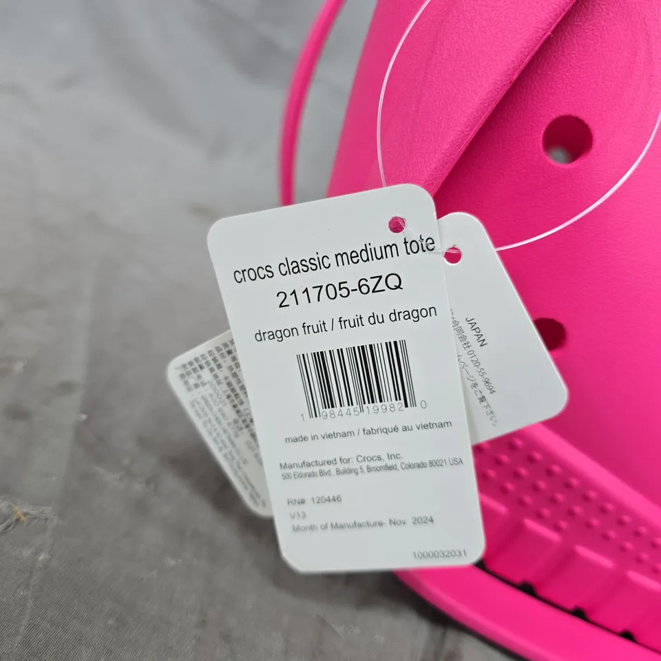 CROCS CLASSIC MEDIUM TOTE DRAGON FRUIT PINK – CODE 211705-6ZQ
