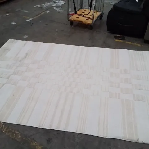 QUALITY DESIGNER AREA RUG - APPROXIMATELY 320X200CM