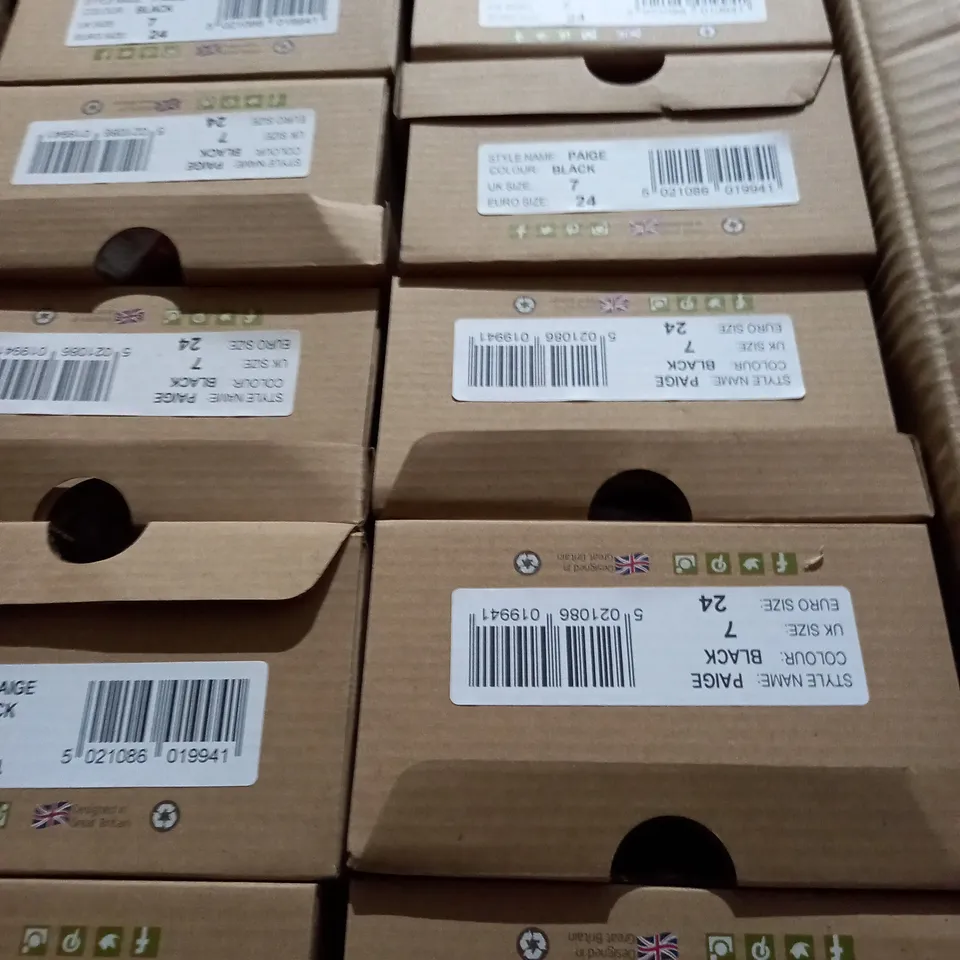 APPROXIMATELY 10 BOXED PAIR OF CHIPMUNKS KIDS PAIGE SHOES IN BLACK SIZE 7 