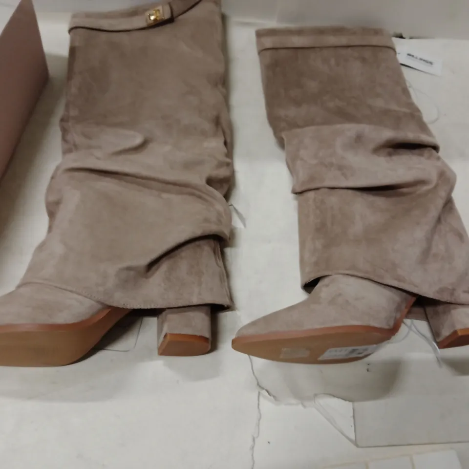 GINA TRICOT 14+ BEIGE SUEDE BOOTS – BOXED UK5 (EU38)