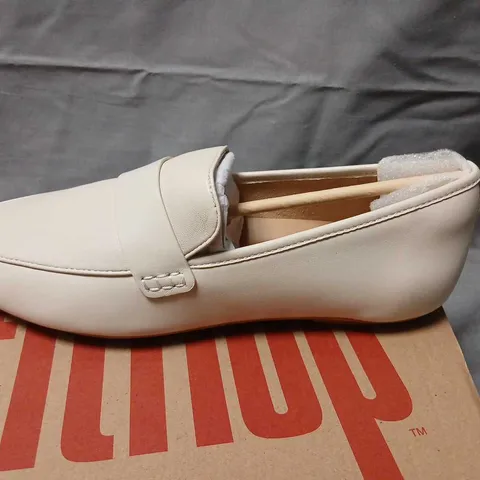 FITFLOP WHITE LEATHER SLIP-ON LOAFERS – WOMEN'S UK 7 (EU 41)