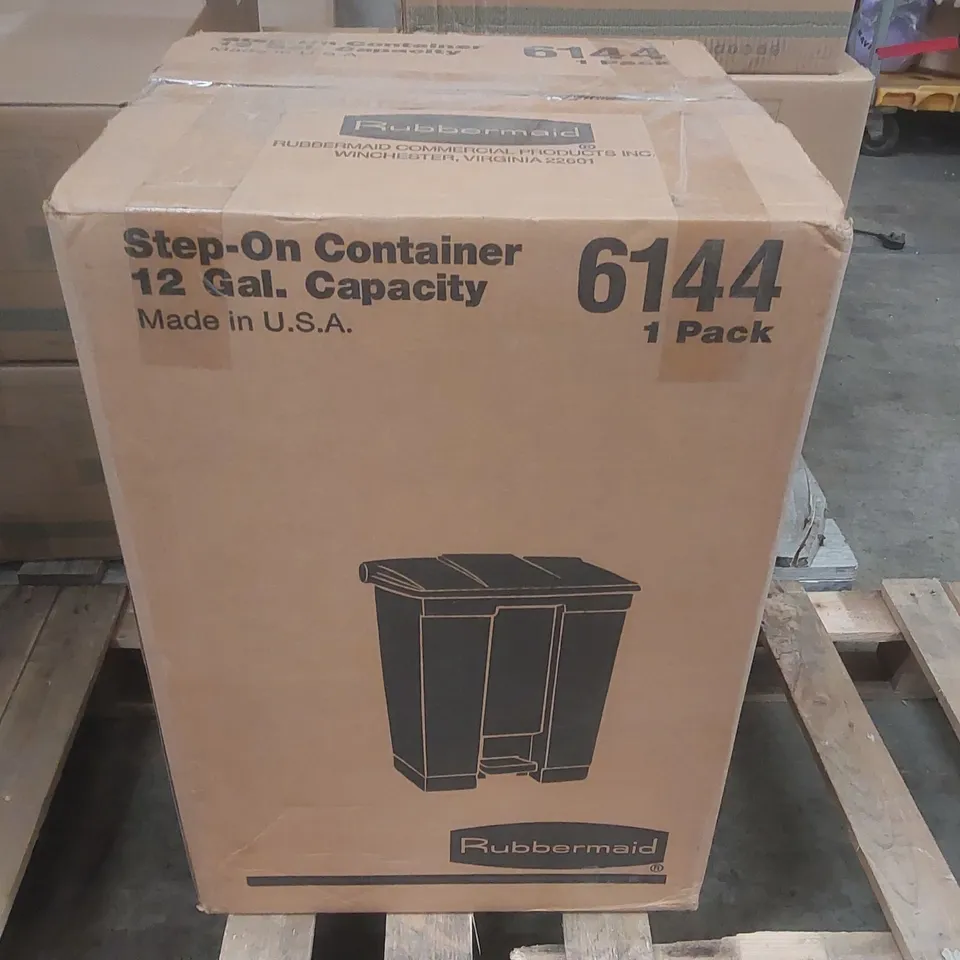 BRAND NEW BOXED RUBBERMAID STEP-ON 12 GALLON CONTAINER 