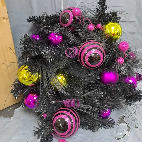 HALLOWEEN BAUBLE GARLAND