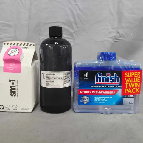 APPROXIMATELY 10 ASSORTED HOUSEHOLD ITEMS TO INCLUDE WASHING UP LIQUID, REED DIFFUSER REFILL, ETC - COLLECTION ONLY