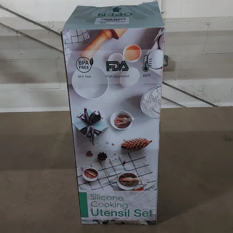 BOXED KITCHEN UTENSIL SET, 25 PIECES