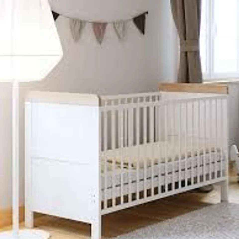 BOXED LITTLE ACORNS CLASSIC MK2 COT-BED - WHITE/OAK (1 BOX)