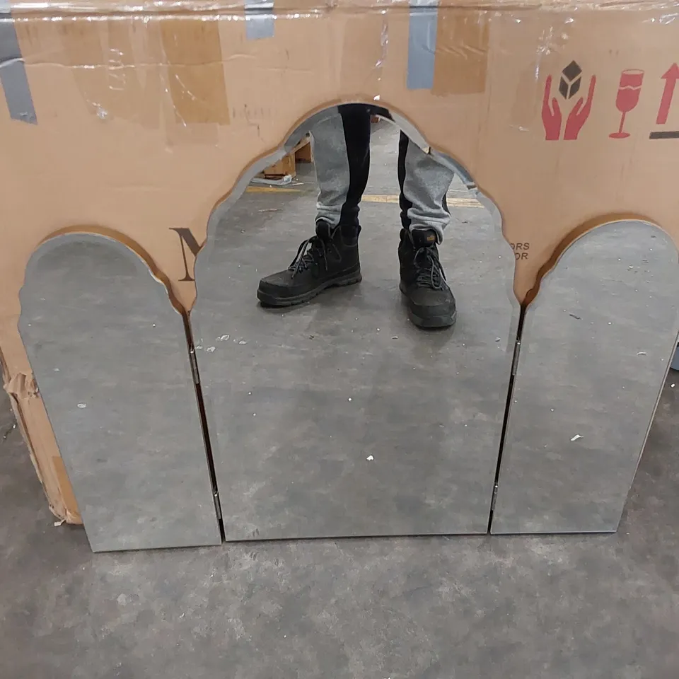 BOXED ENCINAS METAL WALL MIRROR (1 BOX)