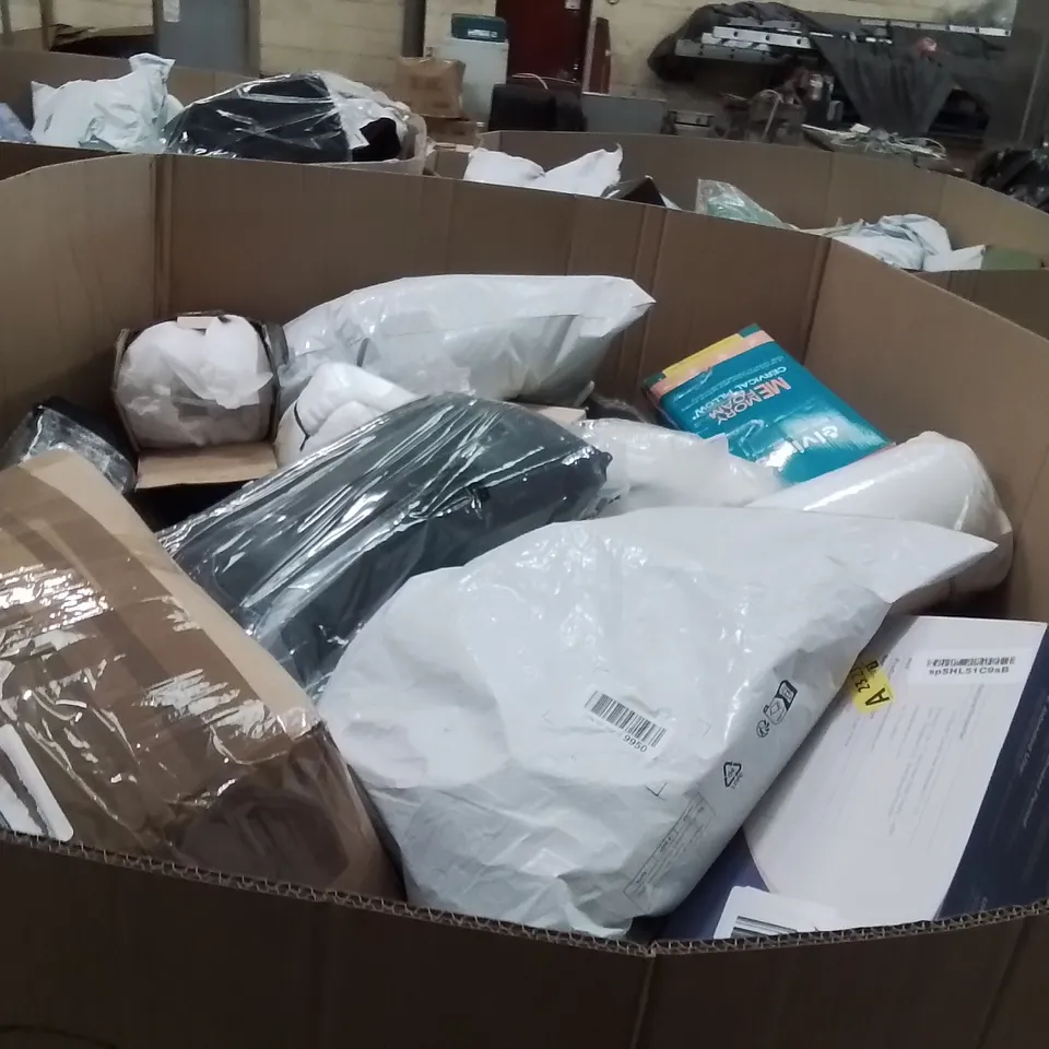 PALLET TO CONTAIN A LARGE QUANTITY OF PILLOWS