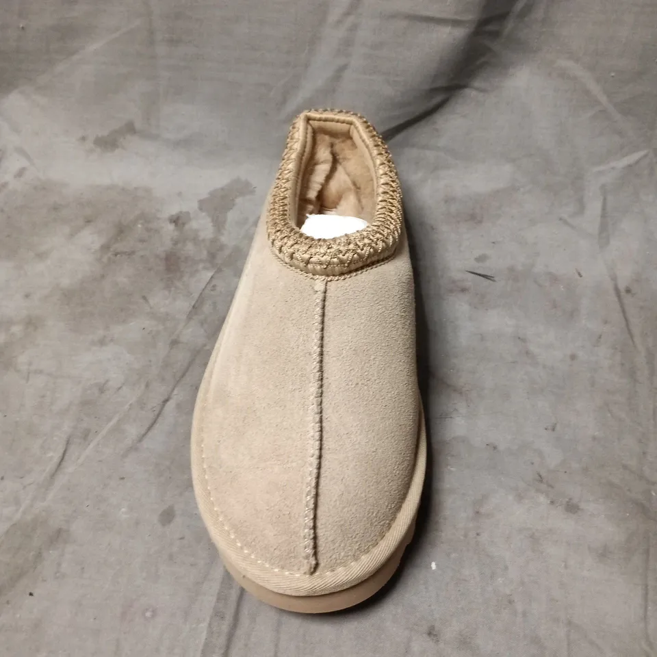 UGG SUEDE MOCCASIN SLIPPERS WITH SHEARLING LINING – BEIGE SIZE 5