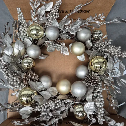 BOXED CHAMPAGNE AND GOLD PRE-LIT FESTIVE WREATH