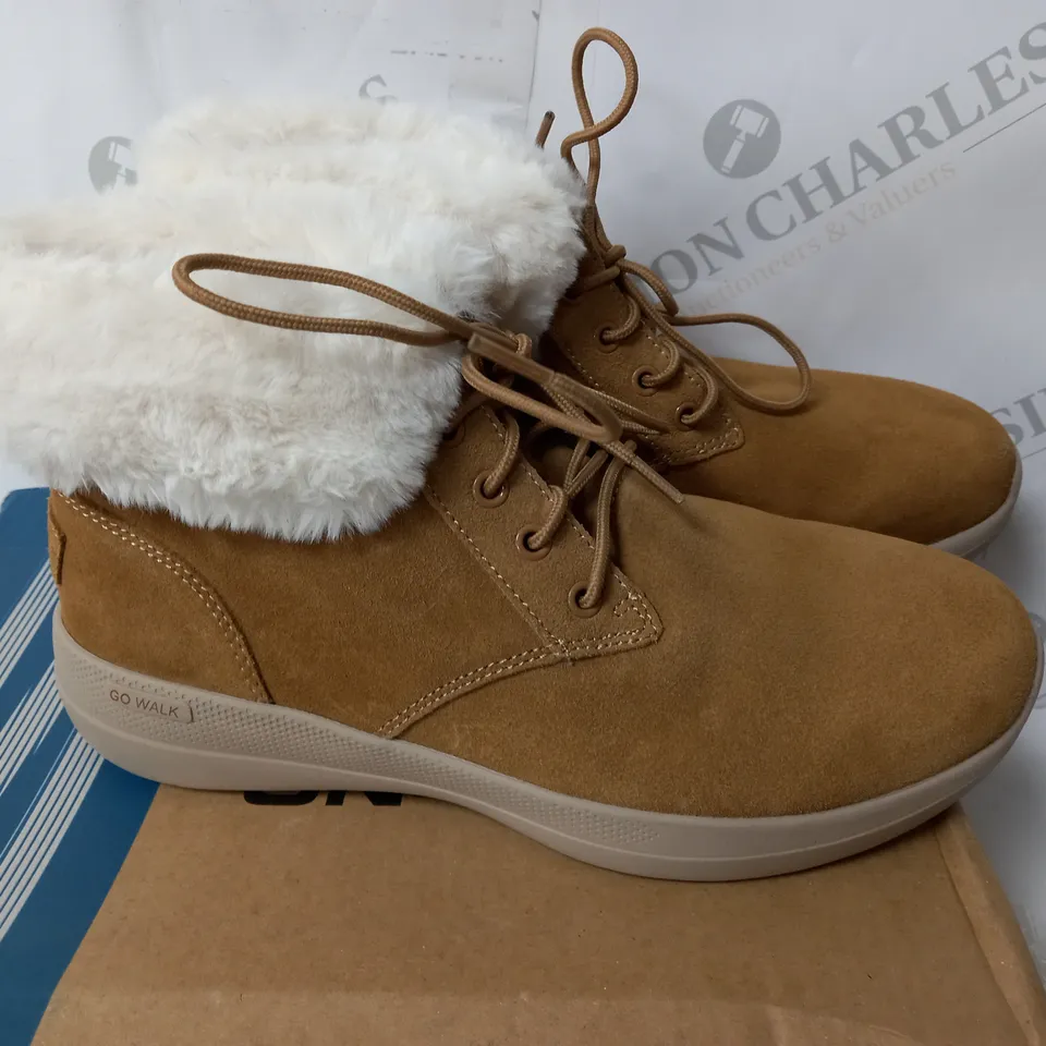 BOXED PAIR OF SKECHERS GO WALK SHOES IN CHESTNUT SIZE 5